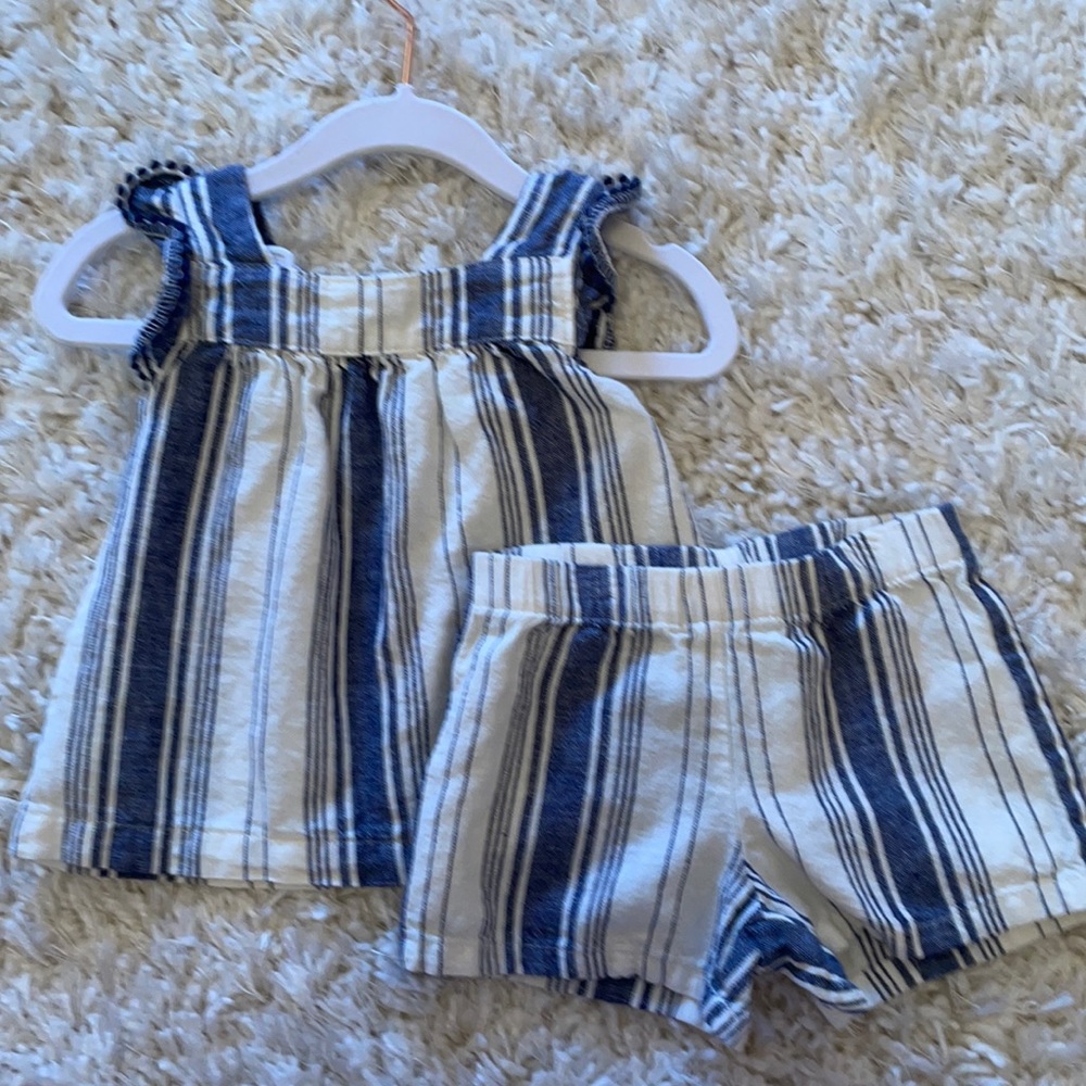 Adorable Carter’s Baby Girls blue and white striped short outfit! - Picture 1 of 8